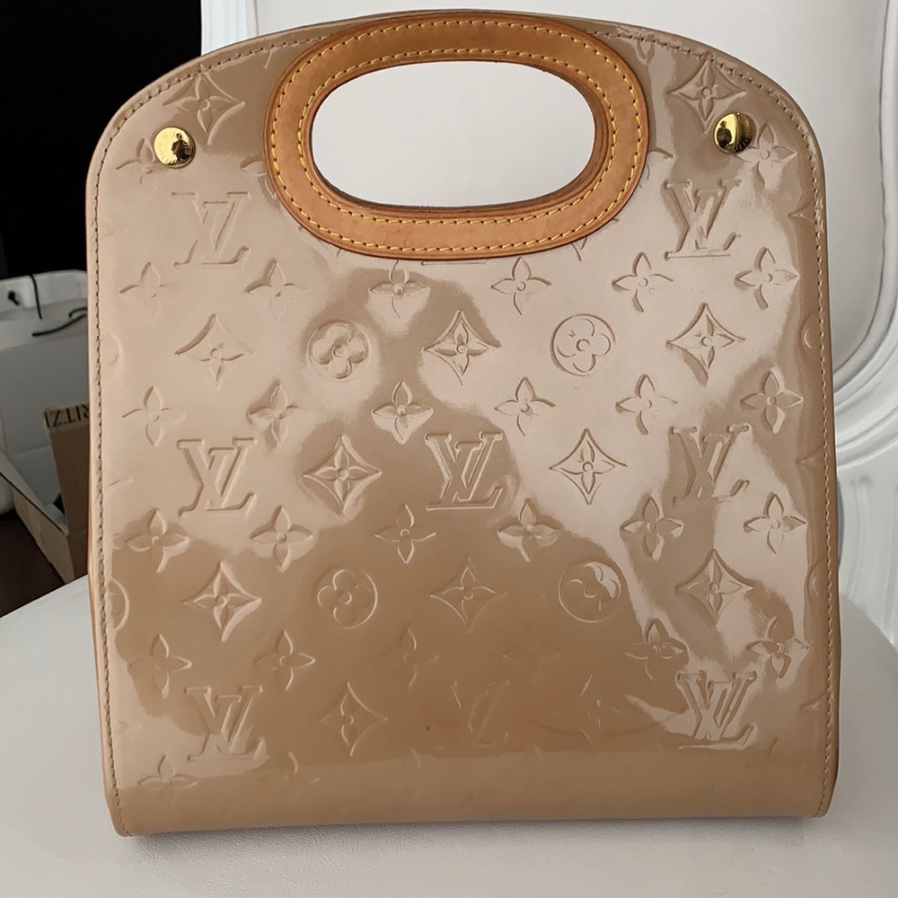 Authentic Louis Vuitton Noisette Monogram Vernis